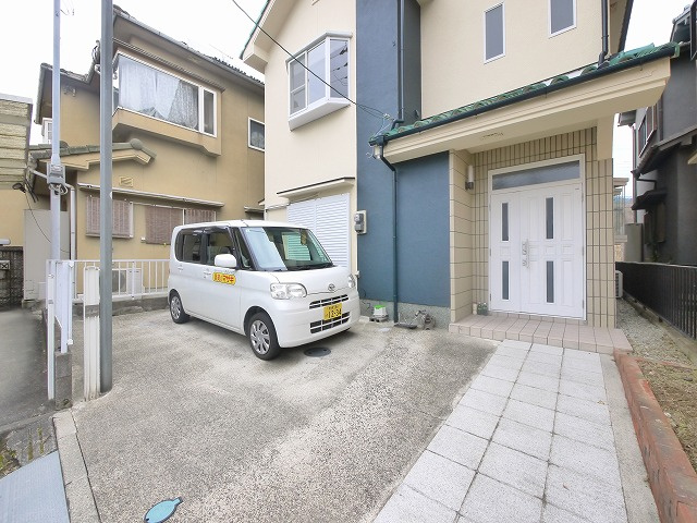 桜井市高田戸建の駐車場