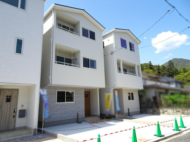 【未入居】緑井7丁目　2号棟　新築戸建