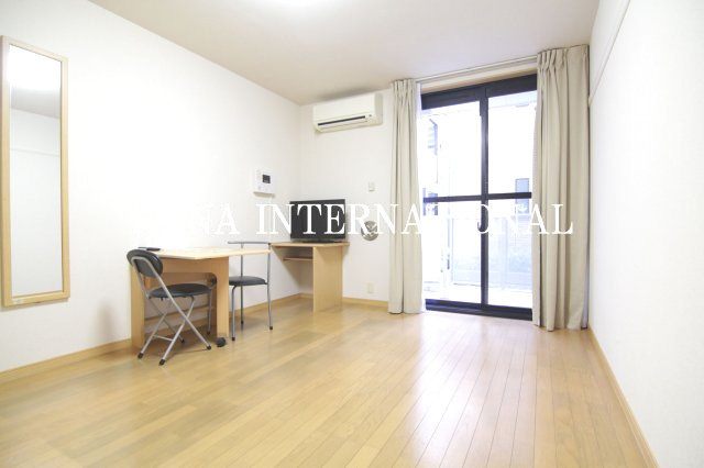 レオパレス橙の洋室