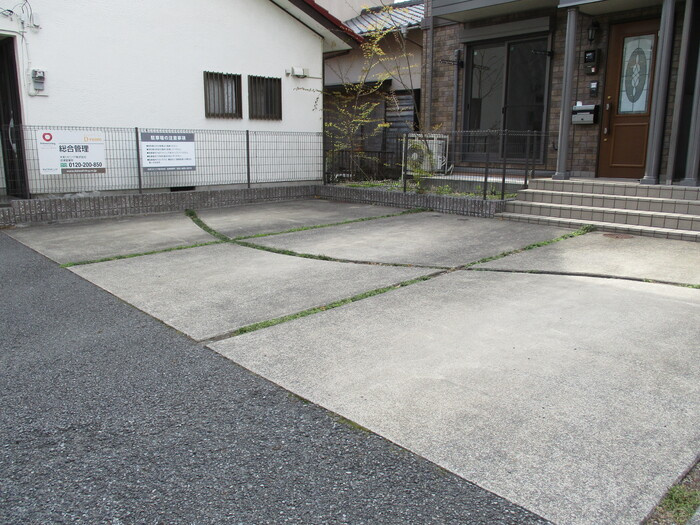 グランドゥール　アユツボの駐車場