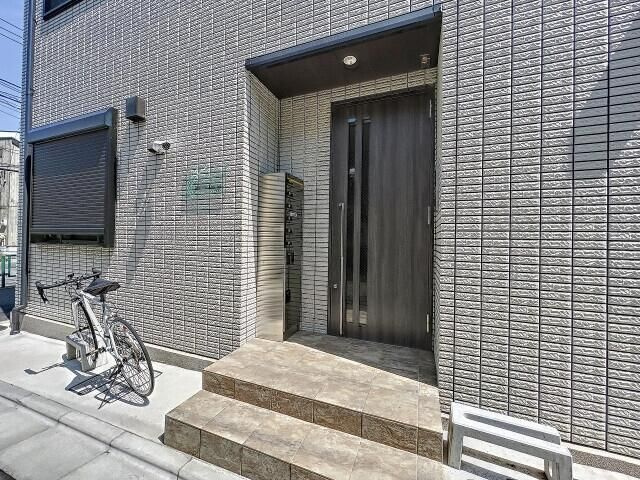 メゾンルピナスのエントランス