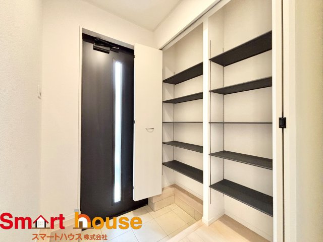 相模原市南区磯部　新築1棟の玄関