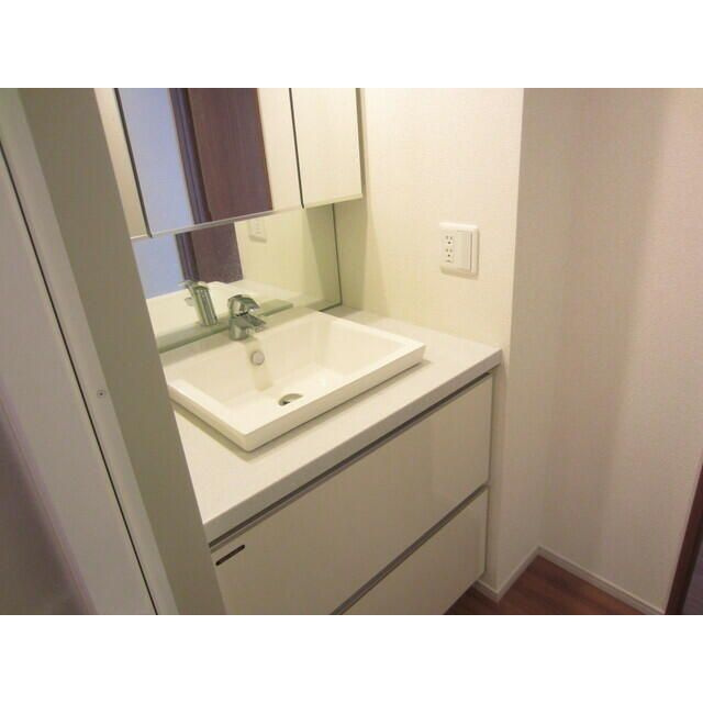 コンフォリア池袋ＤＥＵＸの洗面所