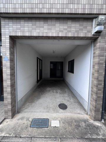 八雲東町2丁目　中古一戸建ての駐車場|■物件内覧・資金計画相談・住宅ローン相談、リフォーム相談、お問合せ受付中■
※当日・翌日のご内覧、ご相談はお電話でのお問合せがスムーズです！