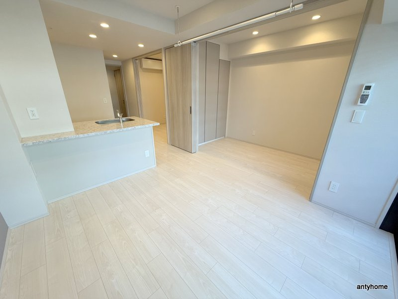 K-COURT谷町四丁目　仲介手数料無料の居間・リビング