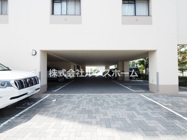 パルコートの駐車場