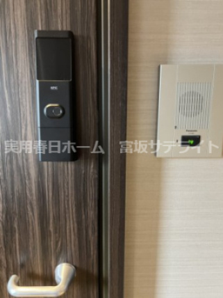 指紋認証で開く電子キー採用！