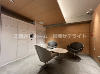 こちらロビーです！