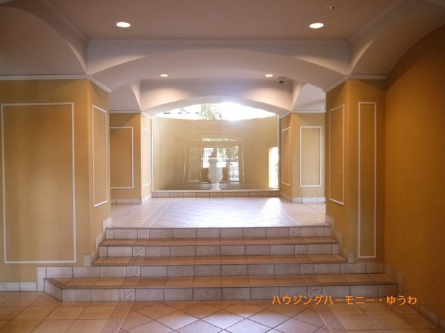 【その他共用部分】 | グランシティユーロコート赤羽 | 清潔感と歓迎感があるエントランスホールとなります。