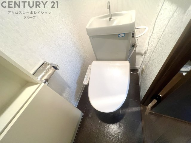 温水洗浄便座付きのトイレです！