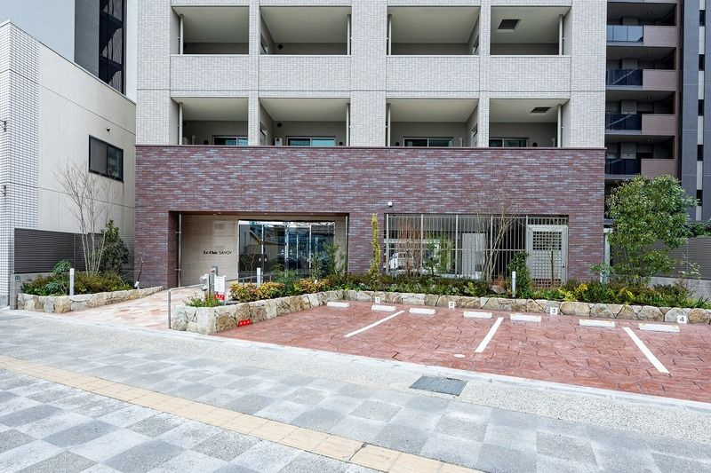 福岡市博多区吉塚５丁目の賃貸マンションのエントランス