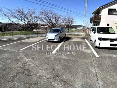 【駐車場】 | コーポ本田 | 車をお持ちの方に嬉しい駐車場付きの物件です