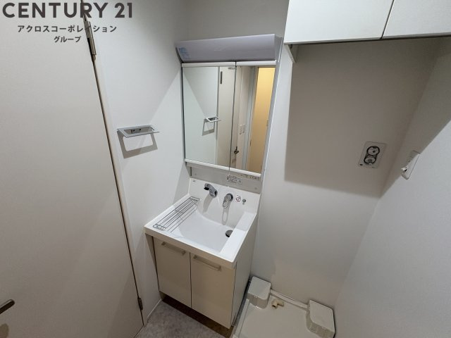 鏡の大きな独立洗面台です！