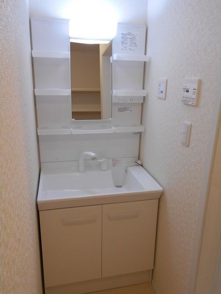 メゾン・ルーセス(MAISON・LUCESS)の洗面所