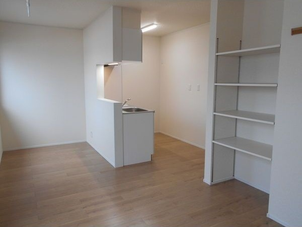 メゾン・ルーセス(MAISON・LUCESS)の居間・リビング