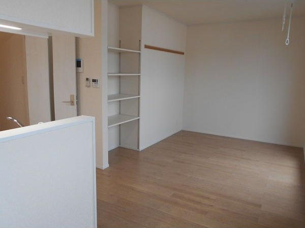 メゾン・ルーセス(MAISON・LUCESS)の居間・リビング