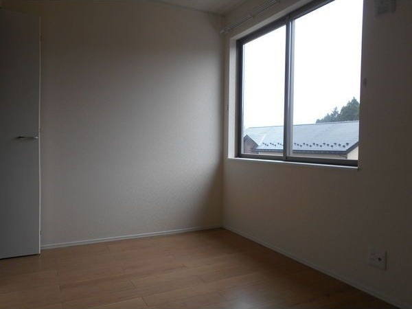 メゾン・ルーセス(MAISON・LUCESS)の洋室