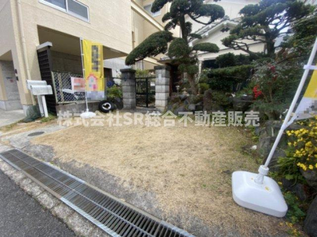 下六万寺町3丁目中古戸建の駐車場|お車をお持ちの方に必要な駐車場もございます！自転車・バイクも置けます。