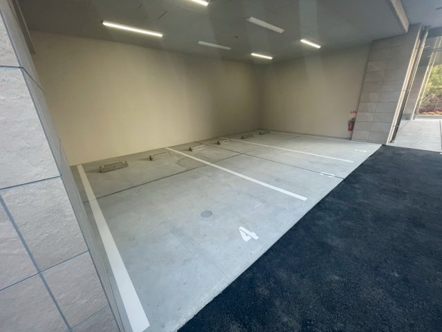 スプランディッド弁天町WESTの駐車場