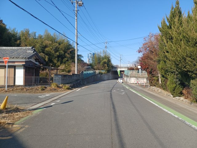 東松山市上野本土地627坪の前面道路含む現地写真|東側道路