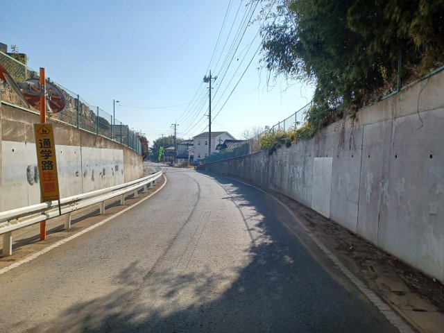 東松山市上野本土地627坪の前面道路含む現地写真|東側道路