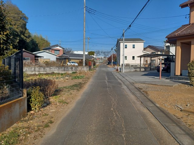 東松山市上野本土地627坪の前面道路含む現地写真|南東側道路
