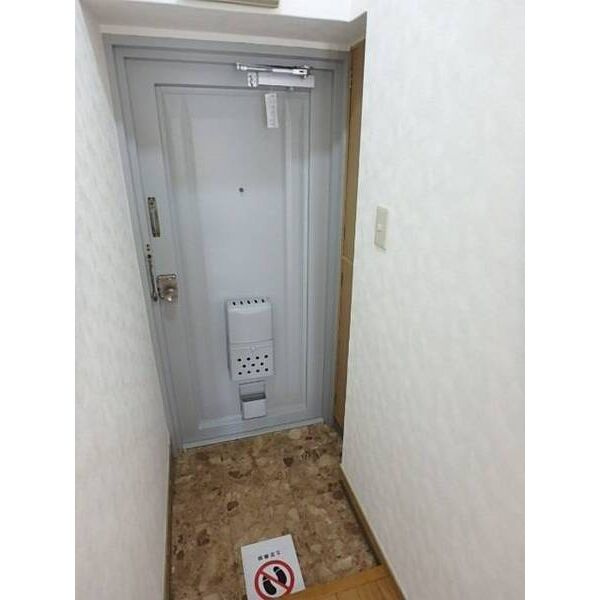 山口マンションの玄関