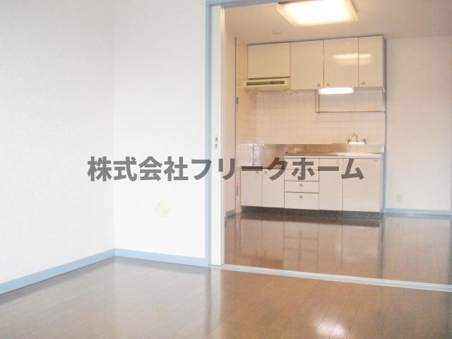 三鷹市井口１丁目の賃貸マンションの居間・リビング