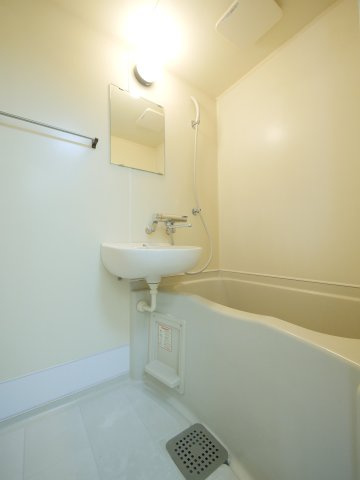 リヴェール豊成第1の浴室|※写真は別の部屋のものです。