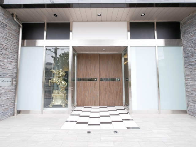 大阪市生野区中川１丁目の賃貸マンションのエントランス