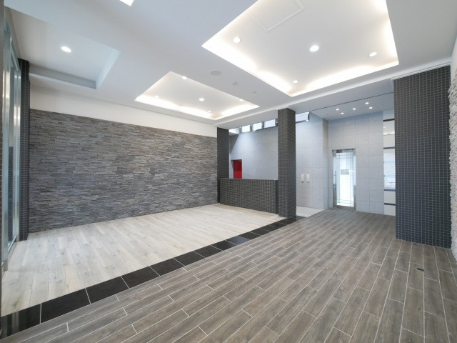 大阪市生野区中川１丁目の賃貸マンションのロビー