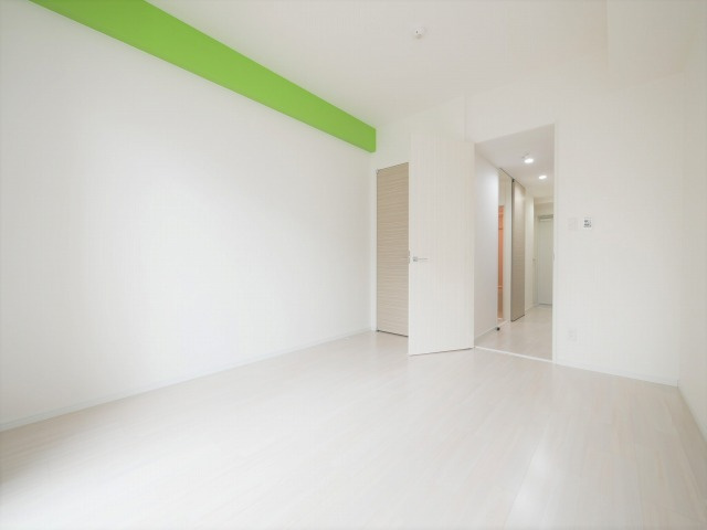 大阪市生野区中川１丁目の賃貸マンションの居間・リビング