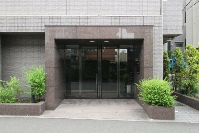 ルーブル飯田橋のエントランス