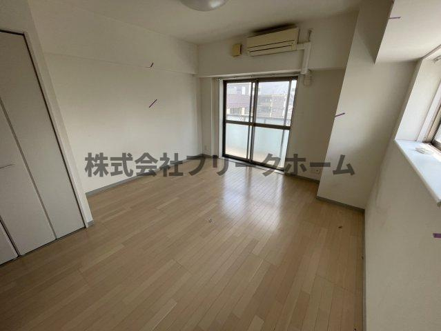 三鷹市下連雀３丁目の賃貸マンションの居間・リビング