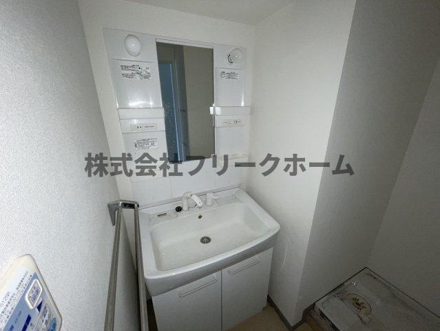 三鷹市下連雀３丁目の賃貸マンションの洗面所