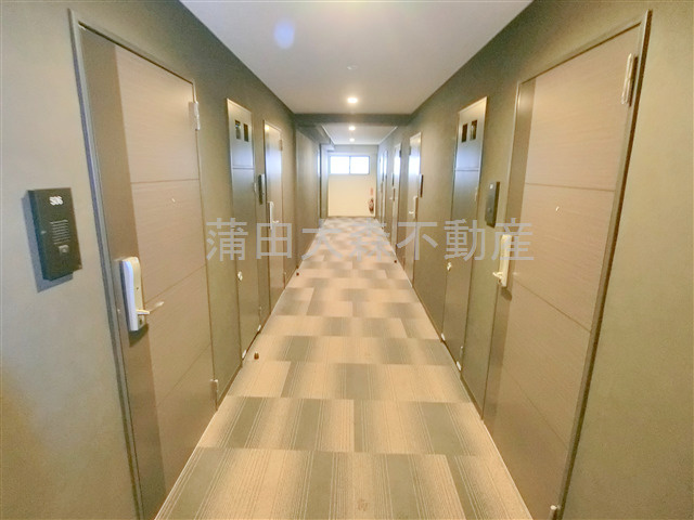 ステージグランデ蒲田アジールコートのその他共用部分|カーペット敷きの内廊下