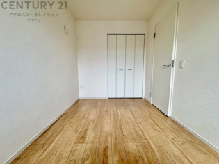 子供部屋…創造性や成長を促す遊びの空間を提供。学習や趣味に集中できる環境を整えます。個別のプライベートスペースは自己表現と自立心を育み、心地よい睡眠環境を整えリラックスできる場所を提供。