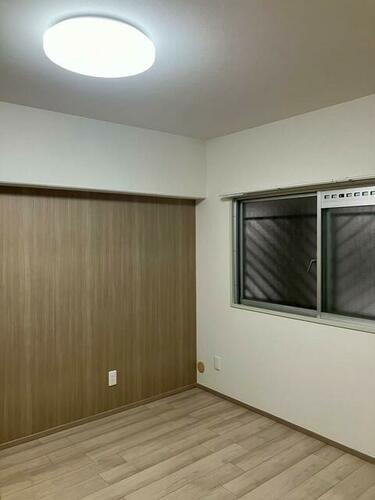 メゾン枚方リバーサイドの洋室|洋室5.5帖
■物件内覧・資金計画相談・住宅ローン相談、リフォーム相談、お問合せ受付中■
※当日・翌日のご内覧、ご相談はお電話でのお問合せがスムーズです！