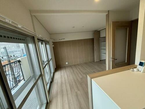 メゾン枚方リバーサイドの居間・リビング|LDK11.0帖
■物件内覧・資金計画相談・住宅ローン相談、リフォーム相談、お問合せ受付中■
※当日・翌日のご内覧、ご相談はお電話でのお問合せがスムーズです！