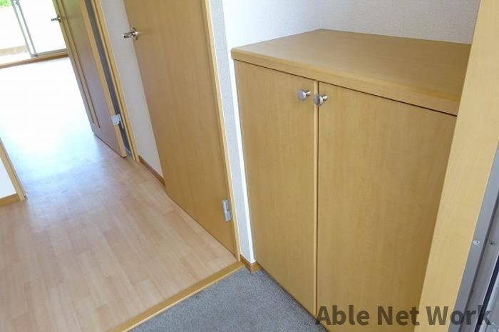 ラルジュ Dの玄関|シューズボックス付き