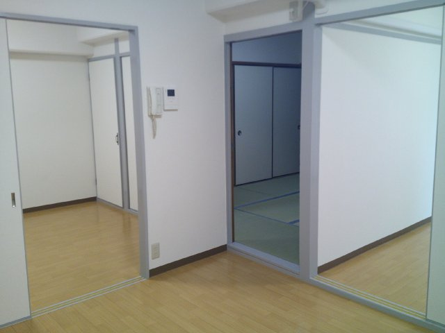 大阪市中央区上汐１丁目の賃貸マンションの居間・リビング