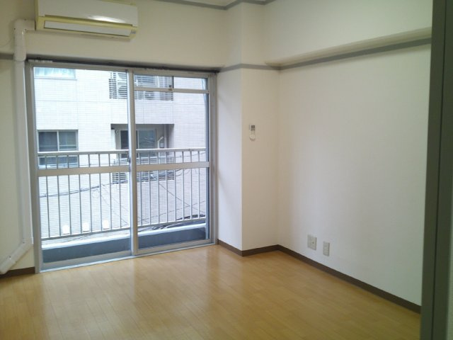 大阪市中央区上汐１丁目の賃貸マンションの居間・リビング