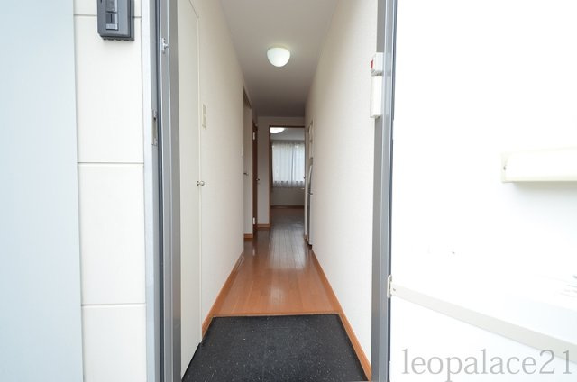 レオパレスオアシスの玄関