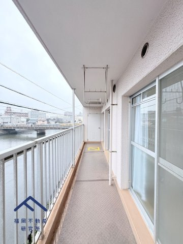 エメラルドマンション第2箱崎　Ａ棟のバルコニー