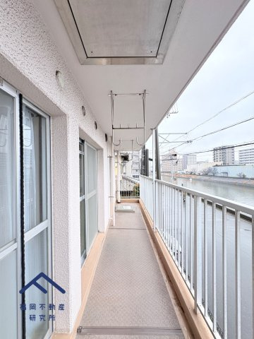 エメラルドマンション第2箱崎　Ａ棟のバルコニー