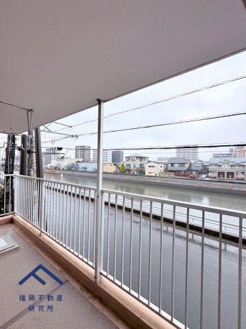 エメラルドマンション第2箱崎　Ａ棟のバルコニー