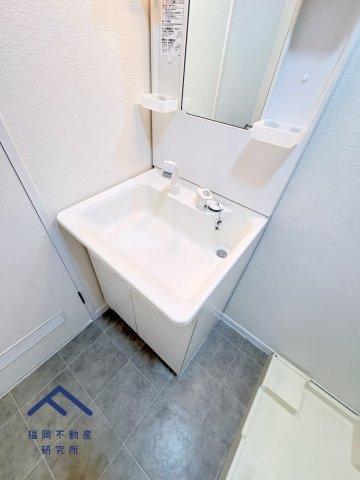 エメラルドマンション第2箱崎　Ａ棟の独立洗面台