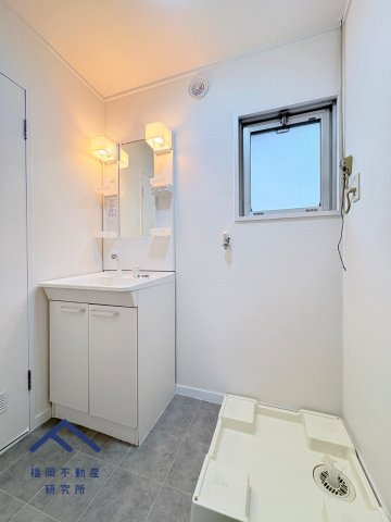 エメラルドマンション第2箱崎　Ａ棟の独立洗面台