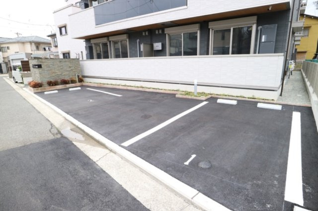 ベァーフルート長曽根の駐車場