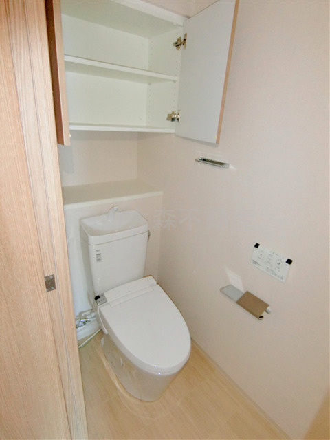 フレンシア蒲田のトイレ|棚収納と温水洗浄便座付きトイレ